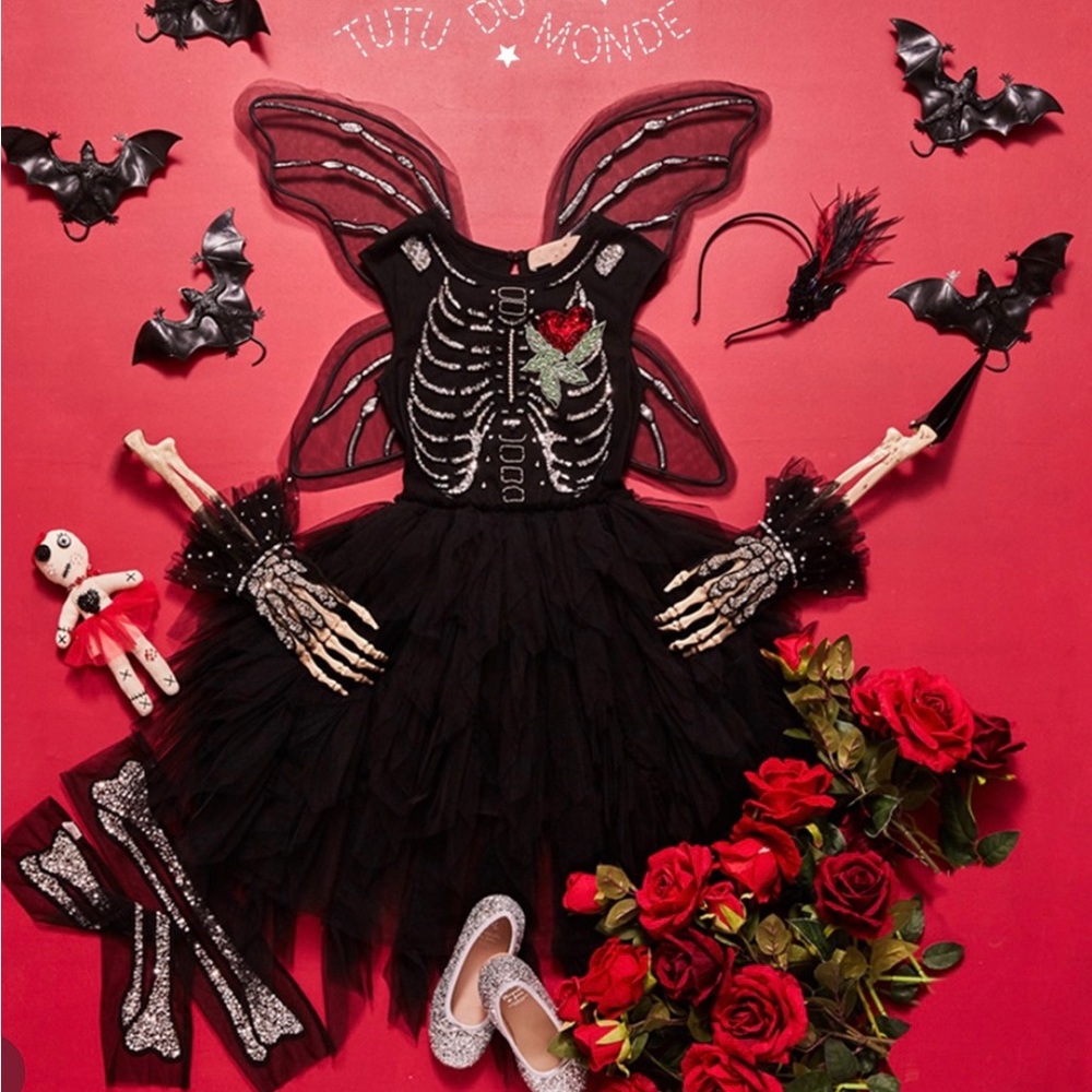 Tutu du monde Halloween skeleton 5-piece outfit 4-5.Price is firm!!!!!